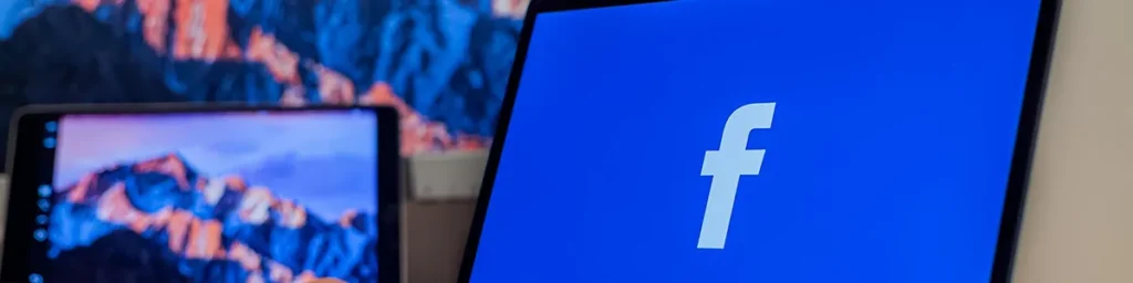 Ilustración de publicidad en Facebook Ads, con iconos y dispositivo digital — Dos Comas