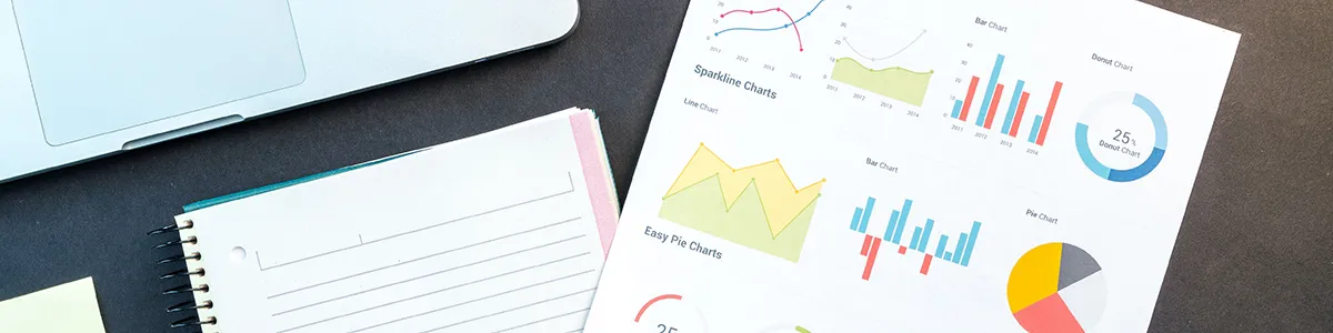 Gráficos de métricas digitales en escritorio, analítica visual para marketing con Dos Comas